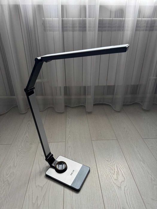 Настільна світлодіодна лампа Delux TF-520 10Вт 230В Silver