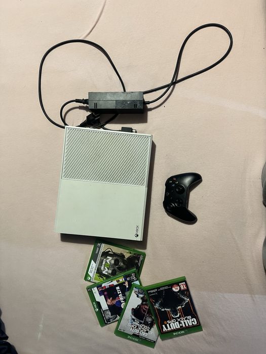 Xbox One white + pad + 7 gier – zestaw gotowy do grania