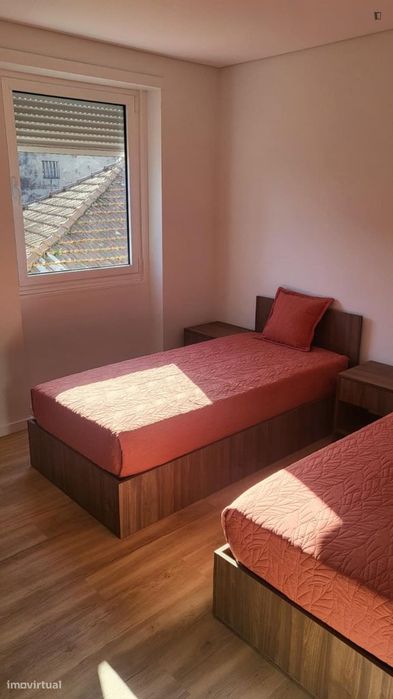 Quarto - localizado em Águas Santas Porto