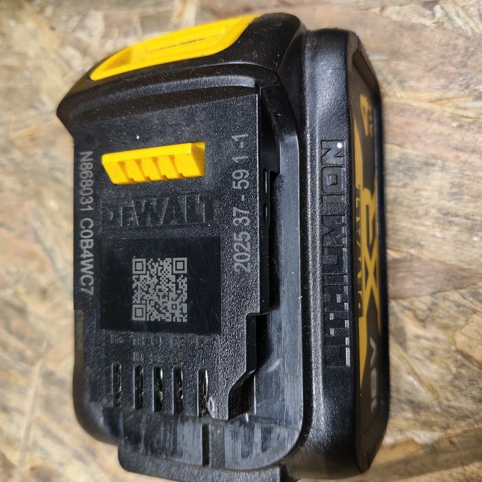 Szlifierka kątowa 125 mm aku DeWalt dcg407  + 4ah