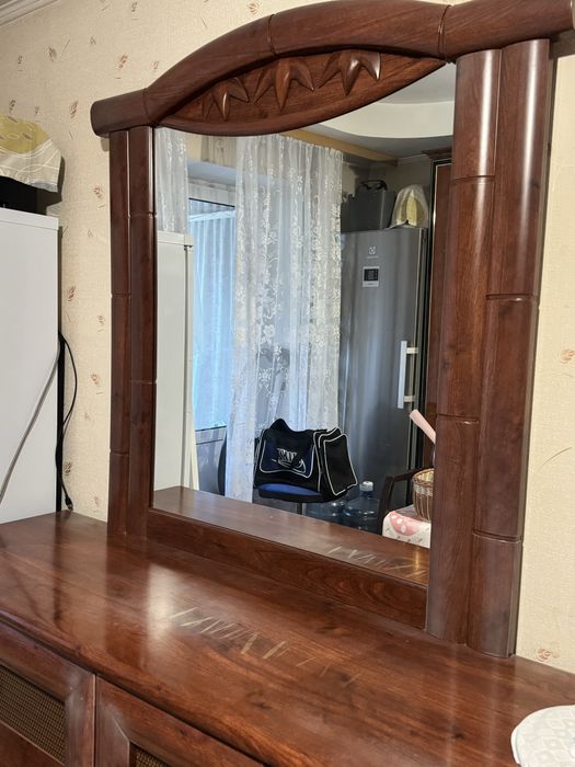 Комод с зеркалом