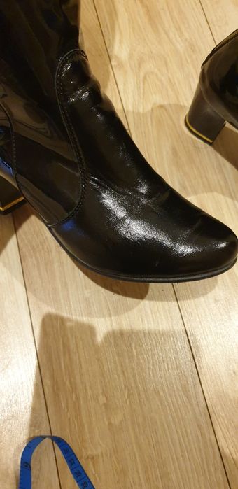 Eleganckie Czarne lakierowane, skórzane kozaki r39.