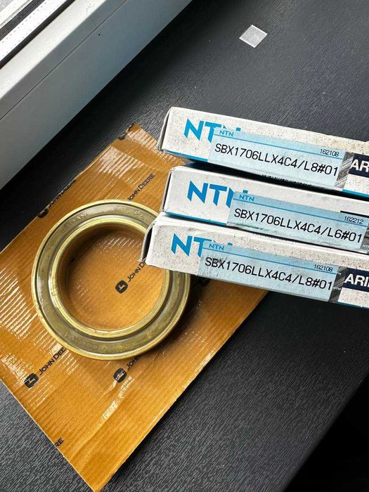 Підшипник соломотрясу John Deere AH125975/ LLX4C4/L738Q1