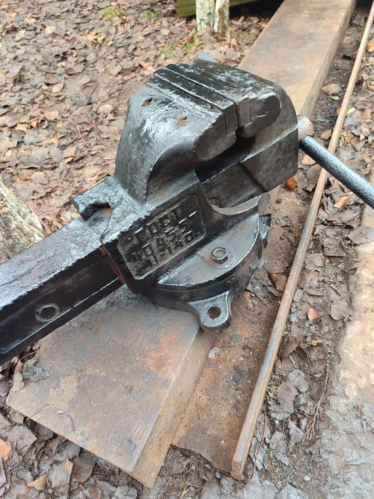 Тиски слесарные 140 мм