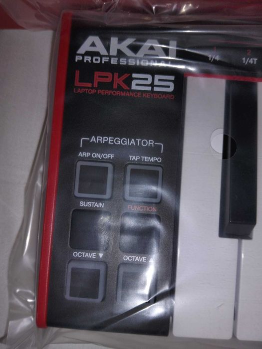 Vendo Instrumetos Musicais  AKAI LPK 25  E O AKAI PROFESSIONAL MPD218