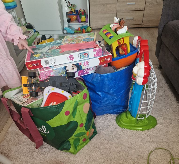Dwie torby zabawek.
