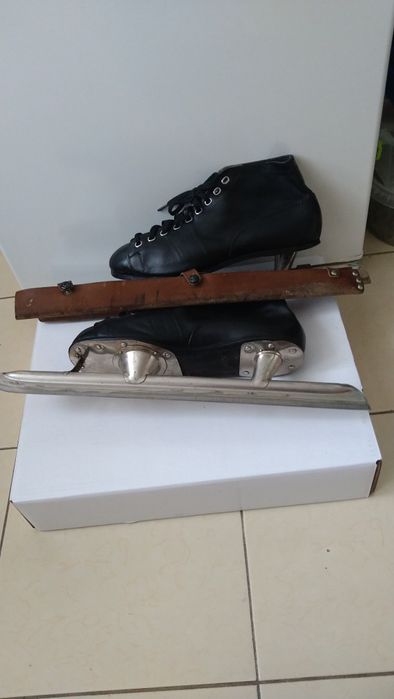 Конькобежные коньки.