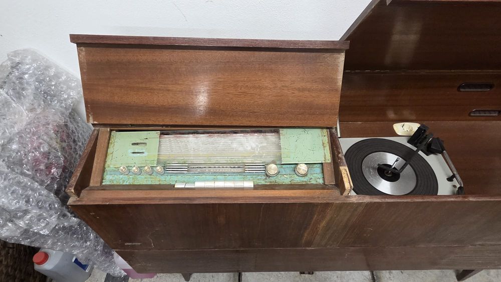 Vendo este relógio muito bonito bom estado