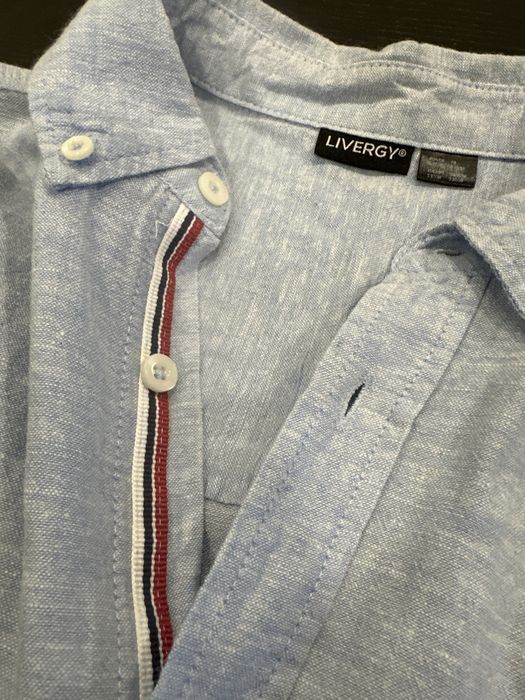 Camisa azul clara homem