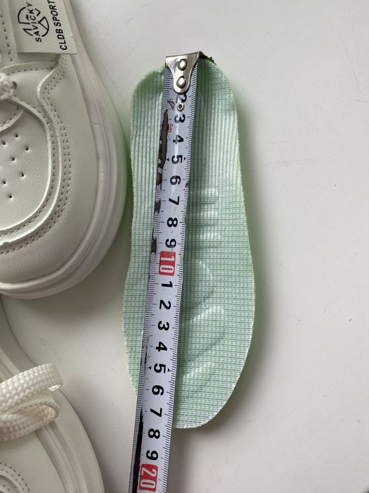 Білі кросівки, хайтопи