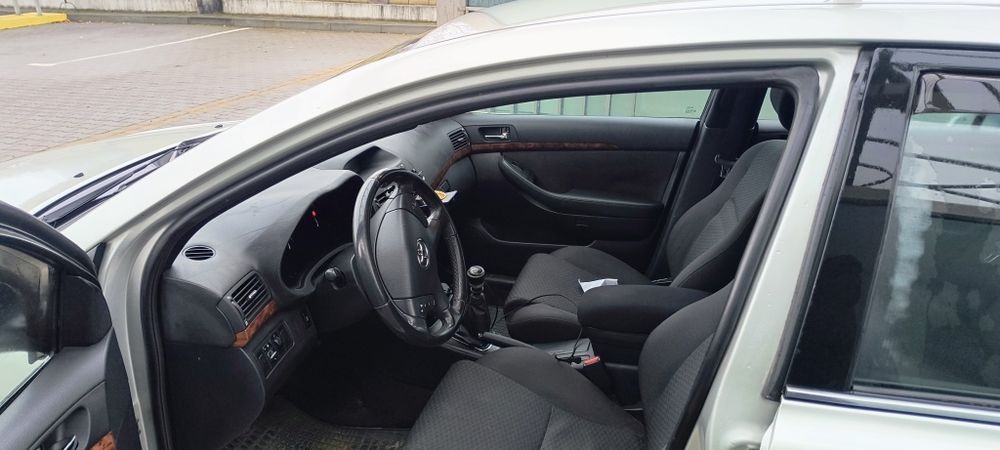 Продам або обміняю Toyota Avensis T25