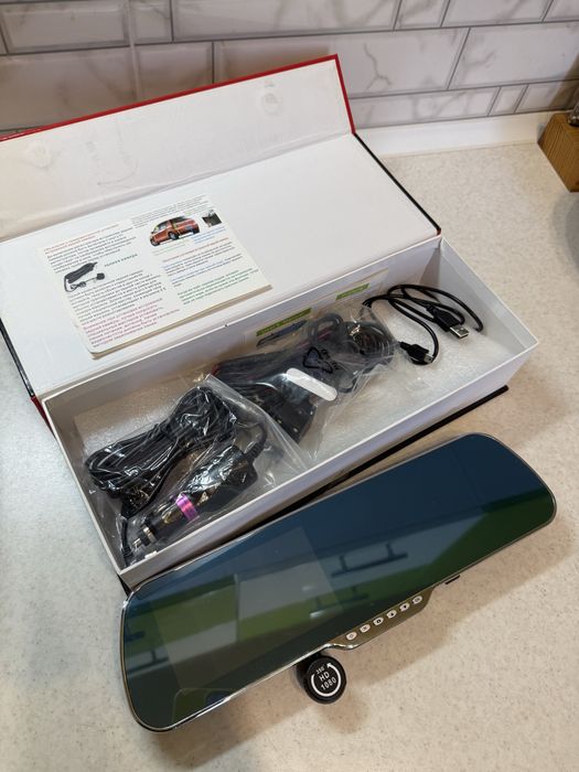 Автомобільне дзеркало відеорегістратор парктронік