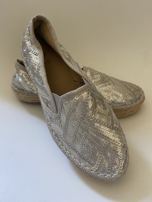 Alpercatas prateadas c/ lantejoulas tam. 37