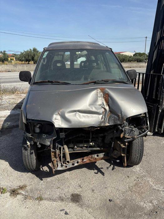 Peças Nissan Vanette Cargo 2.3 Gasoleo do ano 2000