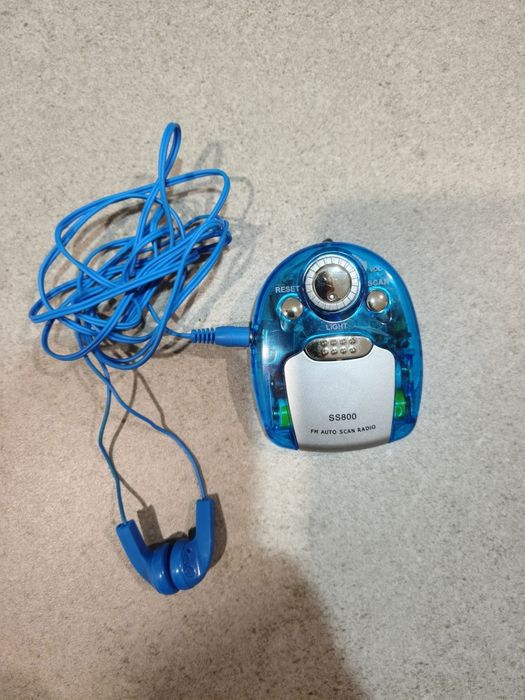 Mini rádio com fones e lanterna
