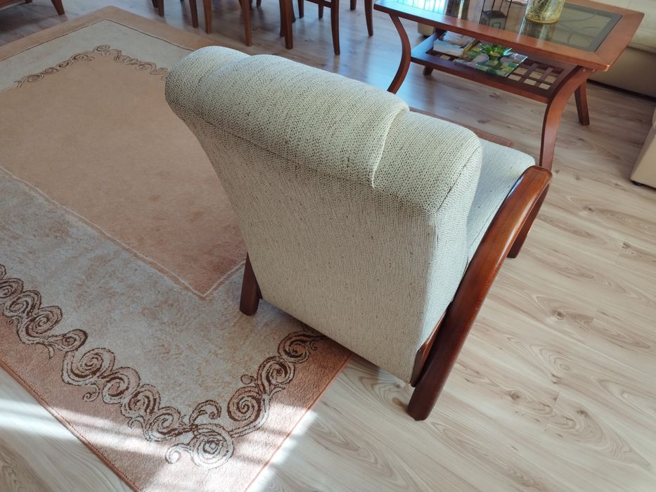 Fotel materiałowy do salonu