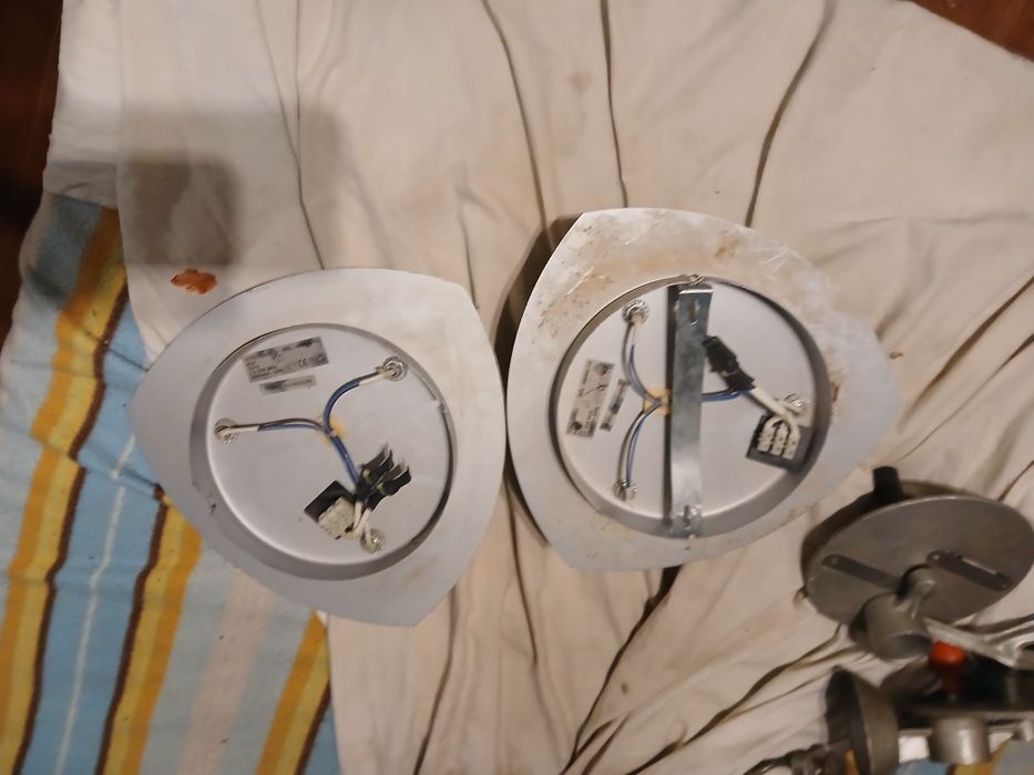 candeeiro no estado que se encontra-se nas fotografias