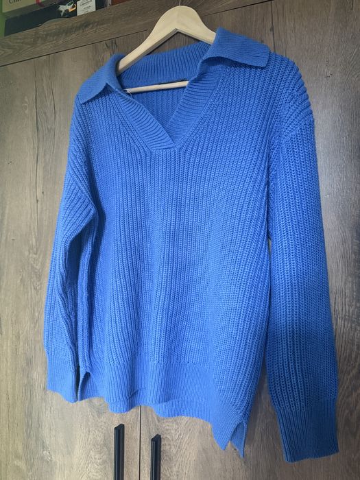 Sweterek z dekoltem w serek