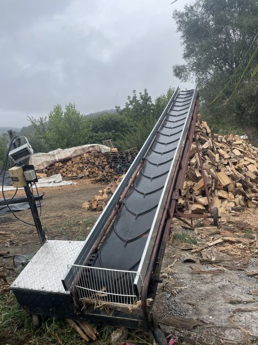 Tapete tranportador de lenha