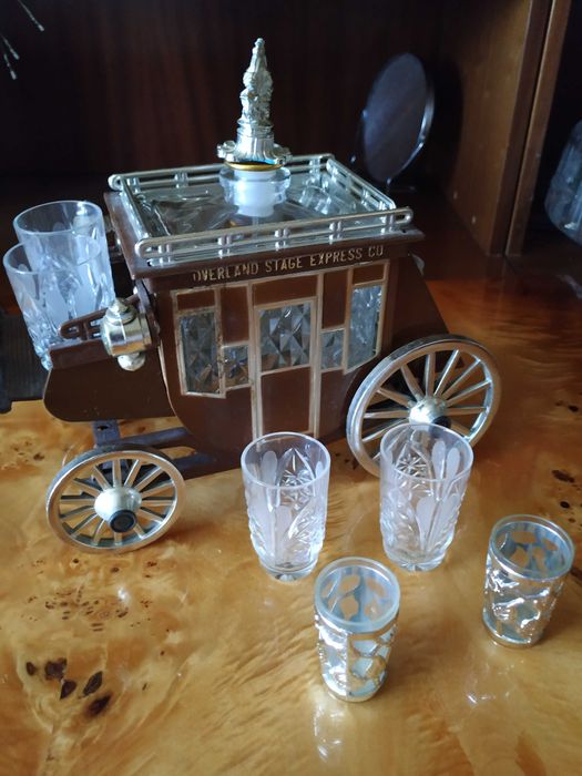 Карета - бар со штофом и стопками Пивная кружка . Винтаж !