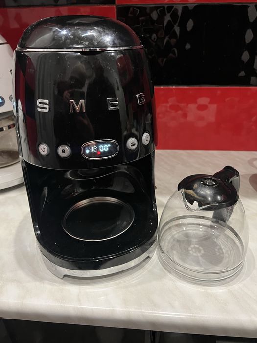 Продам кавоварку SMEG