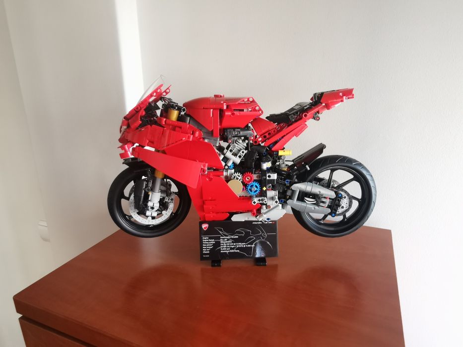 Lego 42202 Ducati Panigale V4 S