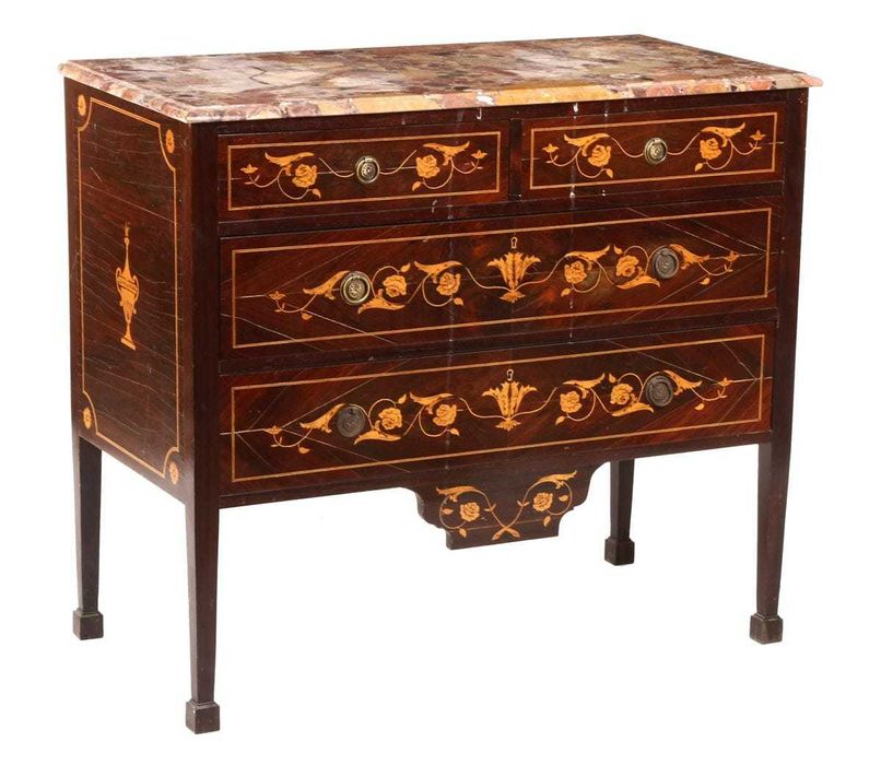 Cómoda estilo Luís XV