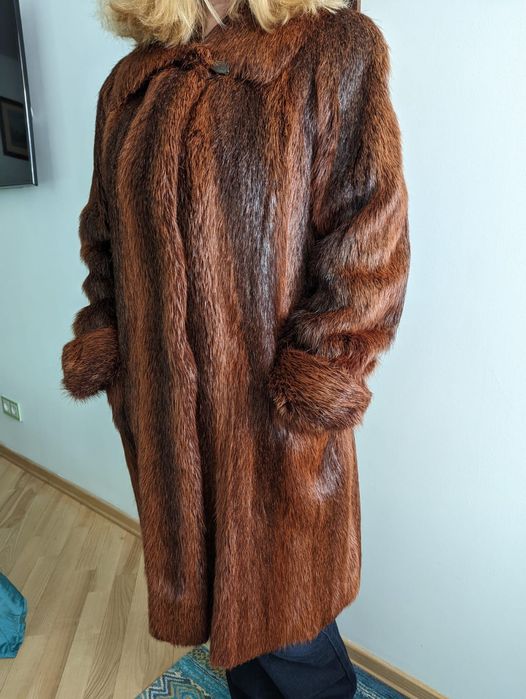 Продаю нову шубу із нутрії.