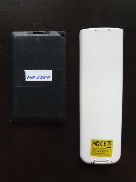 Dwa piloty do rzutnika Benq