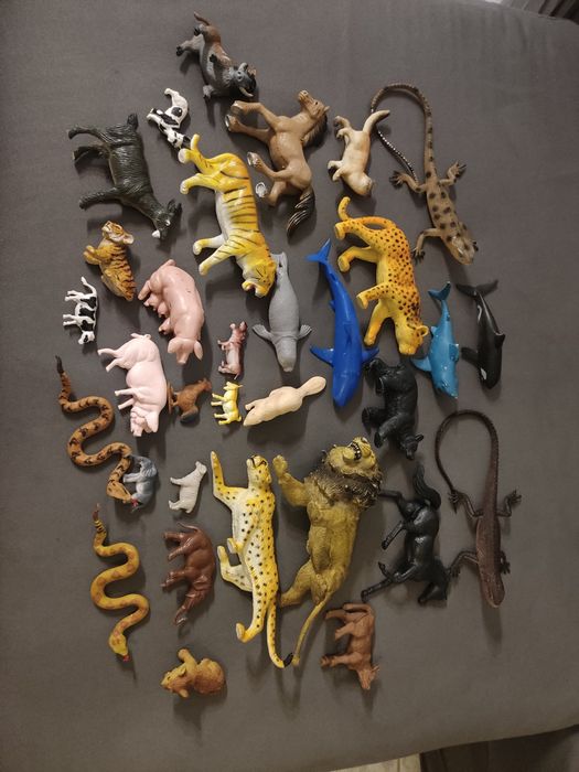 Várias figuras animais