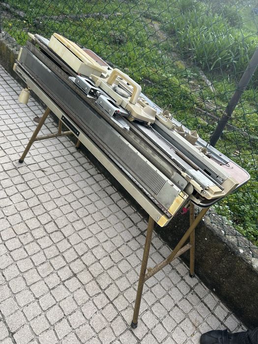 Maquina de Tricotar - EMPISAL