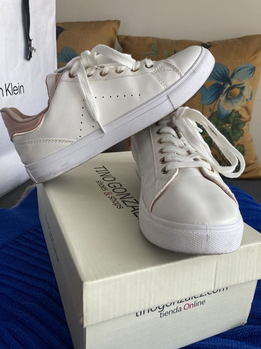 Sapatilhas brancas