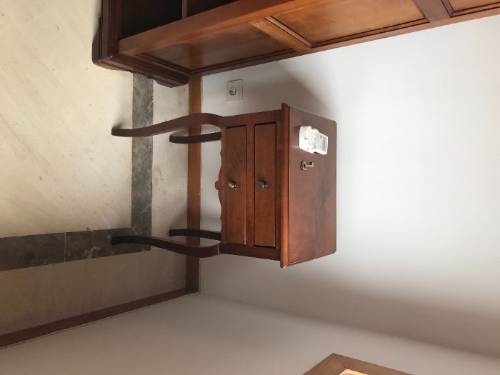 Mesa de apoio em cerejeira