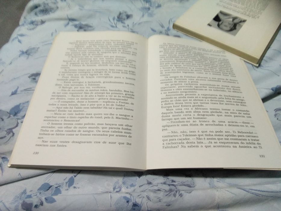 Janela aberta sobre a velha aldeia