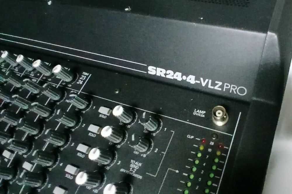 Mesa de som Mackie SR24.4 VLZ Pro