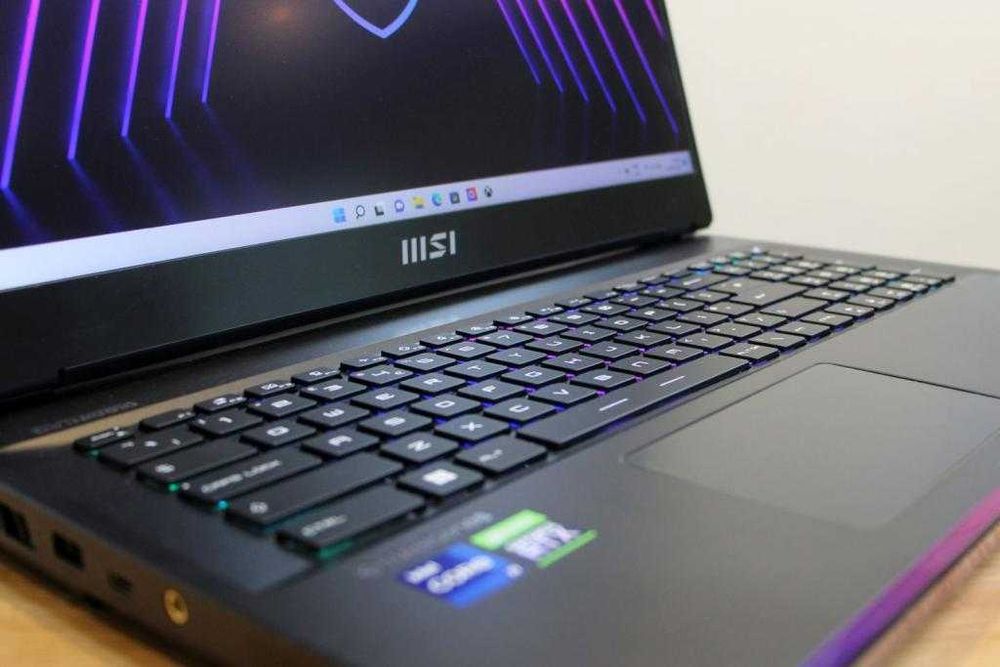 Ігровий ноутбук MSI Raider GE77 HX 12UHS / i7-12800HX / RTX 3080 Ti 16GB / 16GB DDR5 / 1TB SSD