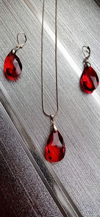 Komplet kolczyki czerwone naszyjnik łezki  krople