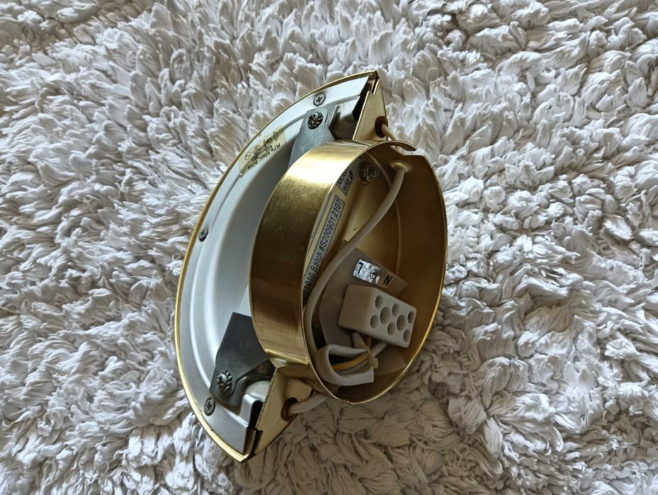 Candeeiro dourado muito bonito