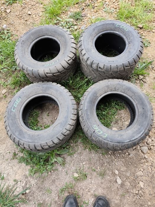 Pneus de moto 4 e pneus de 4x4