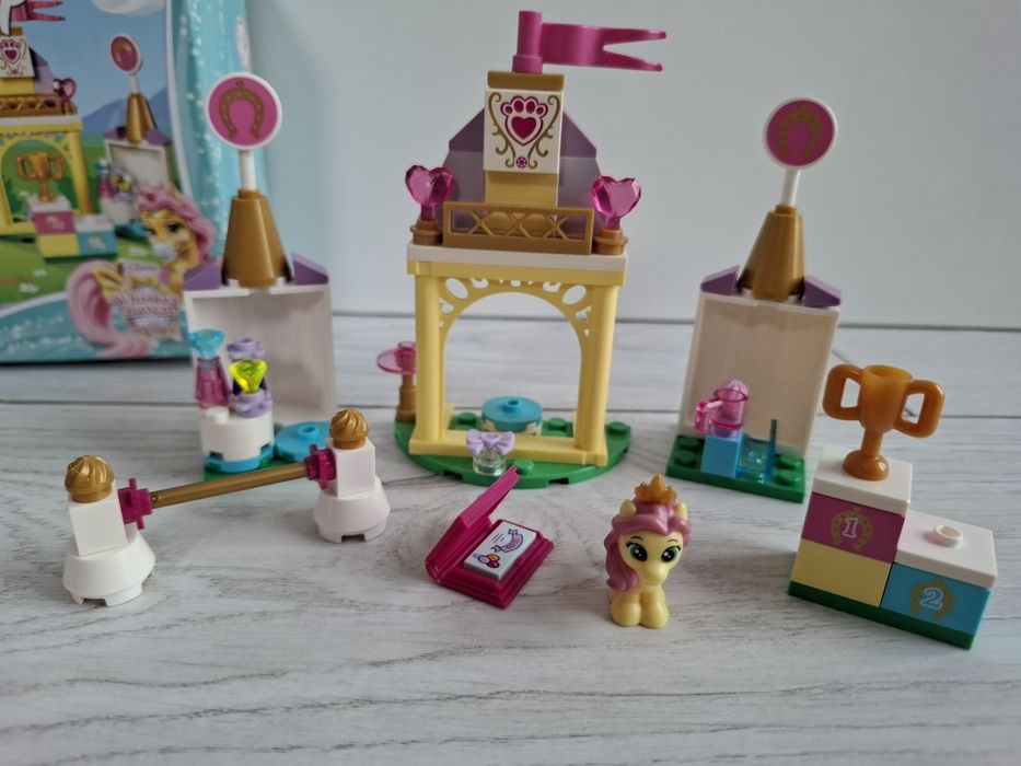 Klocki LEGO Disney 41144 Stajnia Fuksji