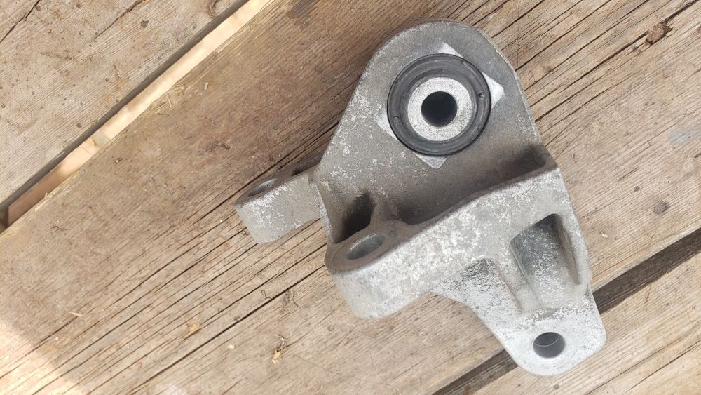 подушка кпп (коробки передач] volvo