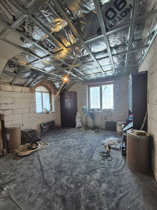 будинок для комфортного життя : паркомісце, краєвид, затишок