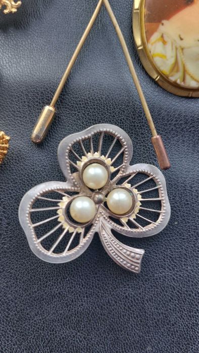 Брошки, серьги, кулоны