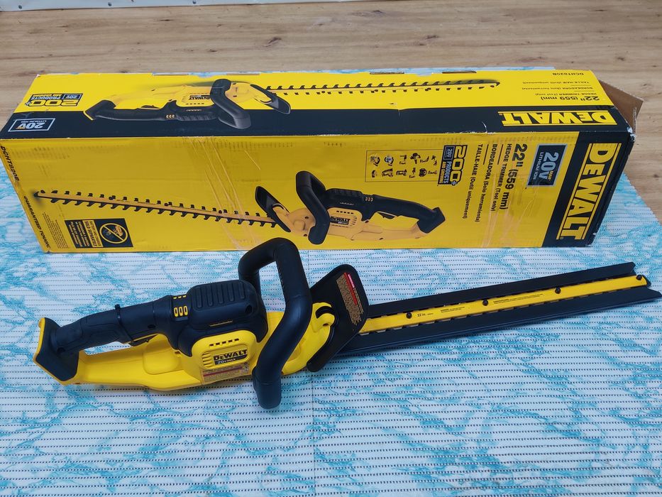 Кущеріз DeWalt DCHT 820.Садовий трімер.22 дюйма. Кусторез.