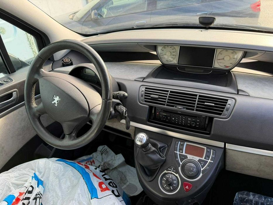Peugeot — 2006 | 114.547 km | Gasóleo | 5.500 €
