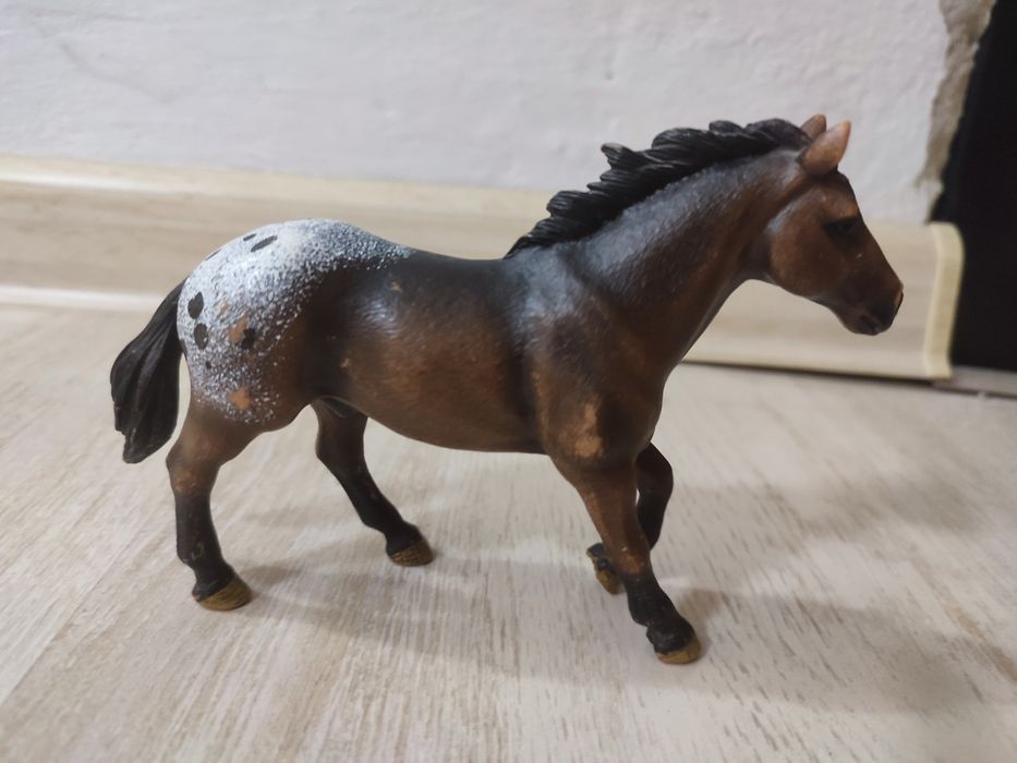 Koń Schleich z jeźdźcem z roku 2012