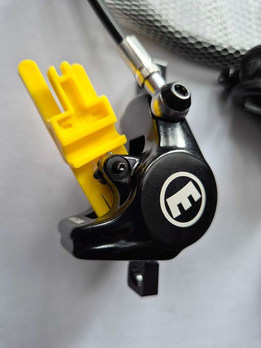 -60% Magura MT4 ,prawy hamulec , 165cm ,2 tłoczki, NOWY