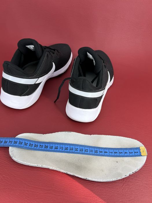 Кросівки   Жіночі 41р. Nike Legend Essential 2