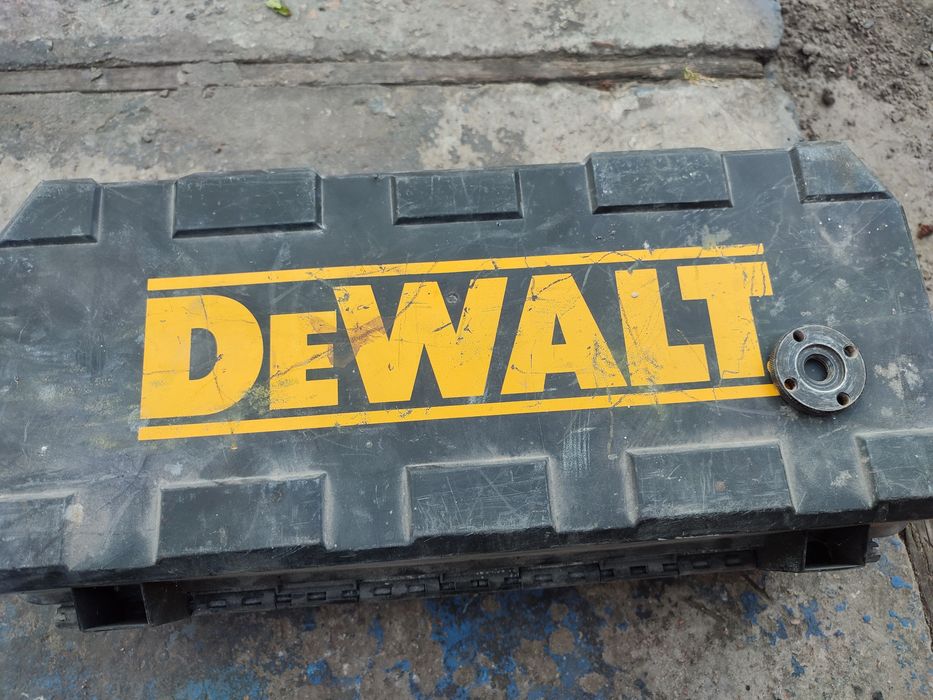 болгарка DeWalt 28136