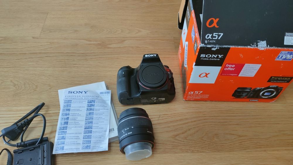 Sony A57 em caixa com acessorios